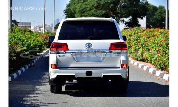 Buy Import Toyota Land Cruiser White Car in Import - Dubai in Aragatsotn Buy Import Toyota Land Cruiser White Car in Import - Dubai in Aragatsotn