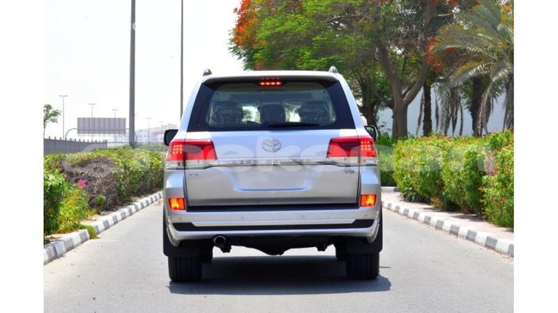 Big with watermark toyota land cruiser aragatsotn import dubai 1914