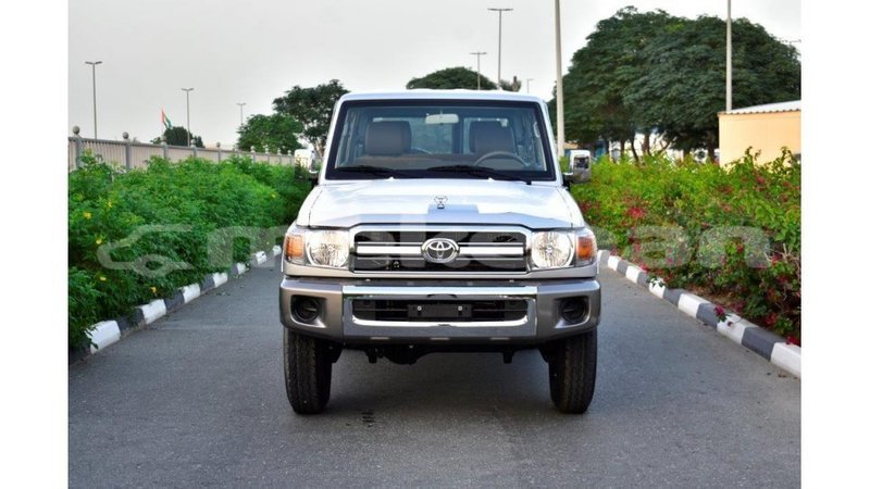 Big with watermark toyota land cruiser aragatsotn import dubai 1916