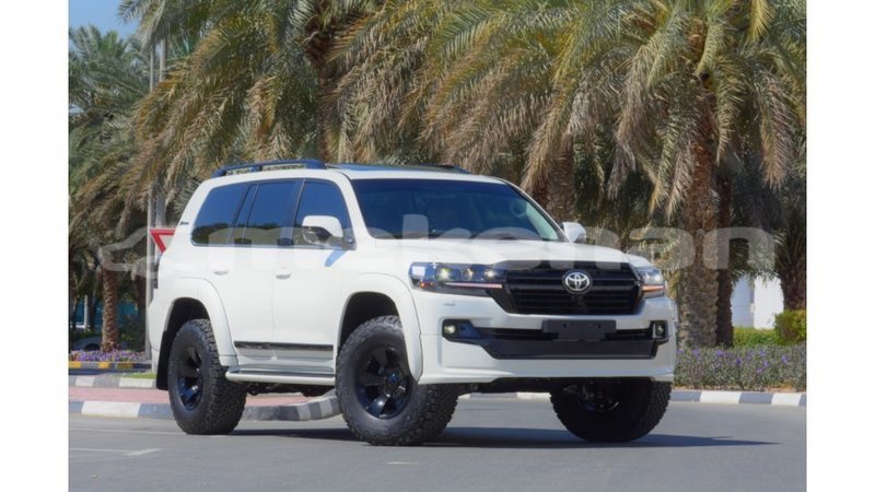 Big with watermark toyota land cruiser aragatsotn import dubai 1919