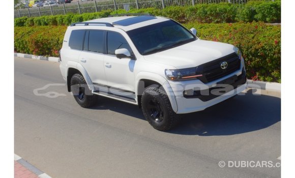 Buy Import Toyota Land Cruiser White Car in Import - Dubai in Aragatsotn Buy Import Toyota Land Cruiser White Car in Import - Dubai in Aragatsotn