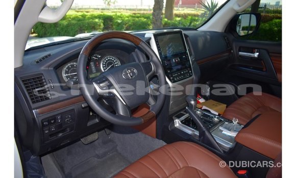 Buy Import Toyota Land Cruiser White Car in Import - Dubai in Aragatsotn Buy Import Toyota Land Cruiser White Car in Import - Dubai in Aragatsotn