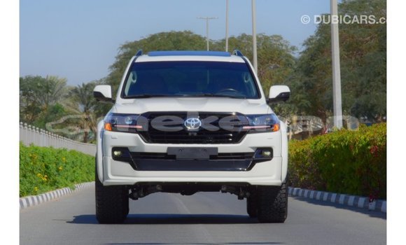 Buy Import Toyota Land Cruiser White Car in Import - Dubai in Aragatsotn Buy Import Toyota Land Cruiser White Car in Import - Dubai in Aragatsotn