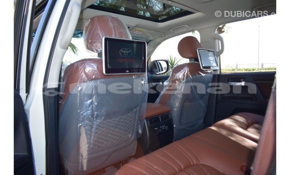 Buy Import Toyota Land Cruiser White Car in Import - Dubai in Aragatsotn Buy Import Toyota Land Cruiser White Car in Import - Dubai in Aragatsotn