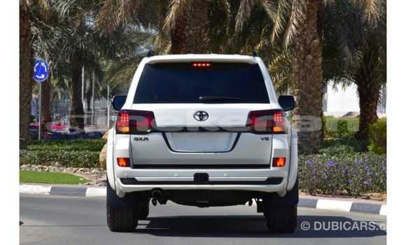 Buy Import Toyota Land Cruiser White Car in Import - Dubai in Aragatsotn Buy Import Toyota Land Cruiser White Car in Import - Dubai in Aragatsotn