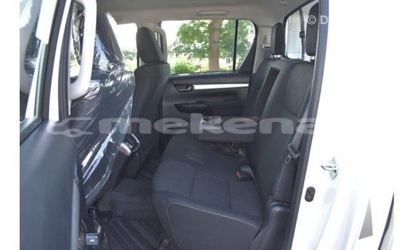 Buy Import Toyota Hilux White Car in Import - Dubai in Aragatsotn Buy Import Toyota Hilux White Car in Import - Dubai in Aragatsotn