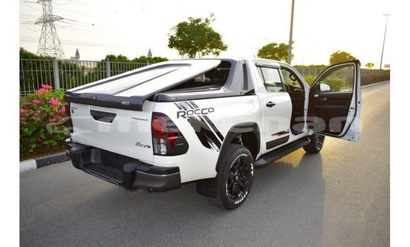 Buy Import Toyota Hilux White Car in Import - Dubai in Aragatsotn Buy Import Toyota Hilux White Car in Import - Dubai in Aragatsotn