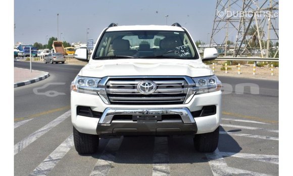 Buy Import Toyota Land Cruiser White Car in Import - Dubai in Aragatsotn Buy Import Toyota Land Cruiser White Car in Import - Dubai in Aragatsotn
