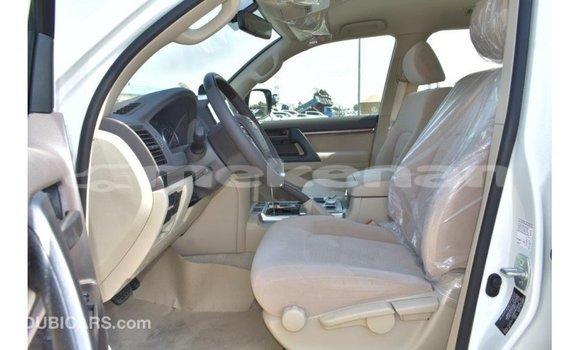 Buy Import Toyota Land Cruiser White Car in Import - Dubai in Aragatsotn Buy Import Toyota Land Cruiser White Car in Import - Dubai in Aragatsotn