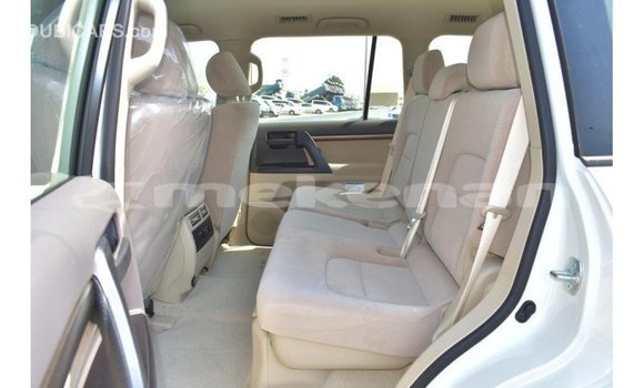 Buy Import Toyota Land Cruiser White Car in Import - Dubai in Aragatsotn Buy Import Toyota Land Cruiser White Car in Import - Dubai in Aragatsotn