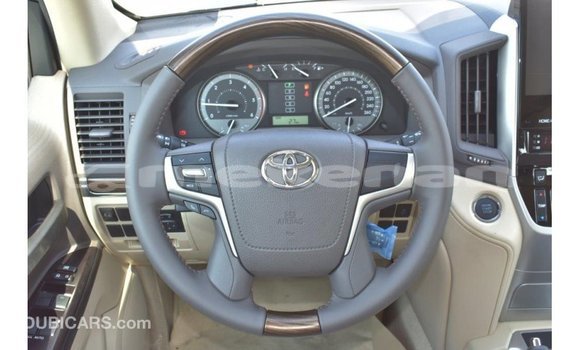 Buy Import Toyota Land Cruiser White Car in Import - Dubai in Aragatsotn Buy Import Toyota Land Cruiser White Car in Import - Dubai in Aragatsotn