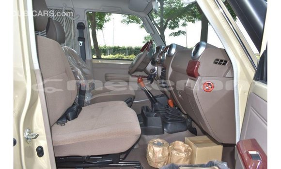Buy Import Toyota Land Cruiser Beige Car in Import - Dubai in Aragatsotn Buy Import Toyota Land Cruiser Beige Car in Import - Dubai in Aragatsotn