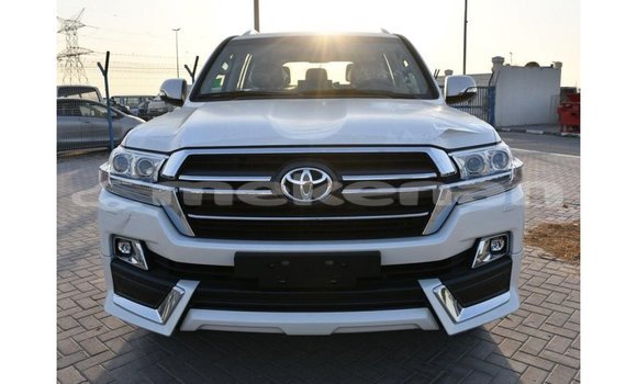 Buy Import Toyota Land Cruiser White Car in Import - Dubai in Aragatsotn Buy Import Toyota Land Cruiser White Car in Import - Dubai in Aragatsotn