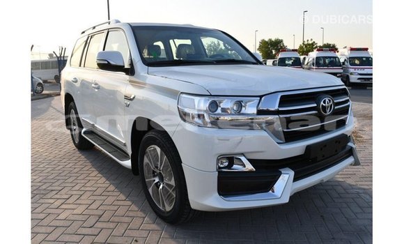 Buy Import Toyota Land Cruiser White Car in Import - Dubai in Aragatsotn Buy Import Toyota Land Cruiser White Car in Import - Dubai in Aragatsotn