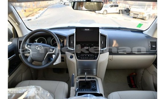 Buy Import Toyota Land Cruiser White Car in Import - Dubai in Aragatsotn Buy Import Toyota Land Cruiser White Car in Import - Dubai in Aragatsotn