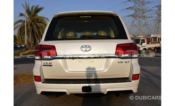 Buy Import Toyota Land Cruiser White Car in Import - Dubai in Aragatsotn Buy Import Toyota Land Cruiser White Car in Import - Dubai in Aragatsotn
