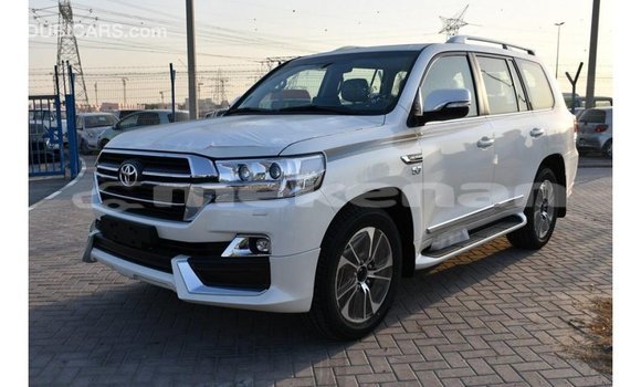 Buy Import Toyota Land Cruiser White Car in Import - Dubai in Aragatsotn Buy Import Toyota Land Cruiser White Car in Import - Dubai in Aragatsotn