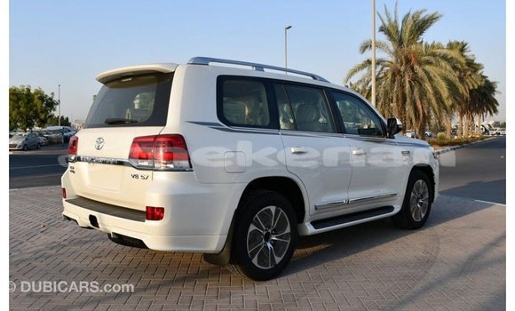 Buy Import Toyota Land Cruiser White Car in Import - Dubai in Aragatsotn Buy Import Toyota Land Cruiser White Car in Import - Dubai in Aragatsotn