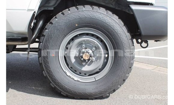 Buy Import Toyota Land Cruiser White Car in Import - Dubai in Aragatsotn Buy Import Toyota Land Cruiser White Car in Import - Dubai in Aragatsotn