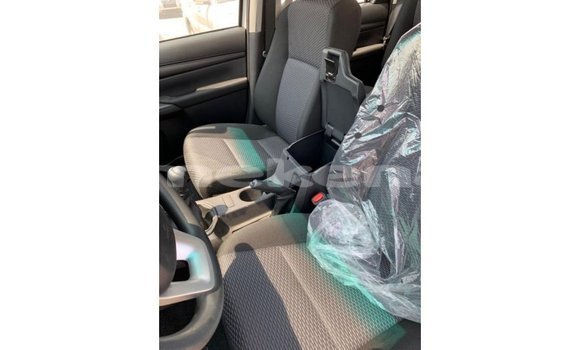 Buy Import Toyota Hilux White Car in Import - Dubai in Aragatsotn Buy Import Toyota Hilux White Car in Import - Dubai in Aragatsotn
