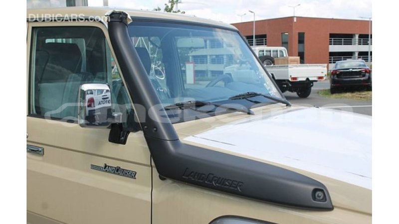 Big with watermark toyota land cruiser aragatsotn import dubai 1986