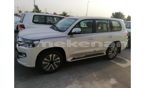 Buy Import Toyota Land Cruiser White Car in Import - Dubai in Aragatsotn Buy Import Toyota Land Cruiser White Car in Import - Dubai in Aragatsotn