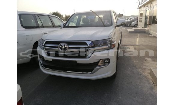 Buy Import Toyota Land Cruiser White Car in Import - Dubai in Aragatsotn Buy Import Toyota Land Cruiser White Car in Import - Dubai in Aragatsotn