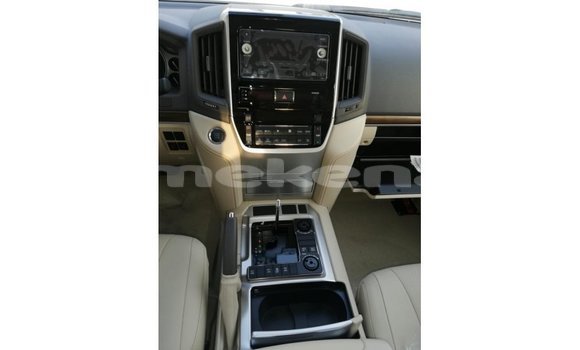 Buy Import Toyota Land Cruiser White Car in Import - Dubai in Aragatsotn Buy Import Toyota Land Cruiser White Car in Import - Dubai in Aragatsotn