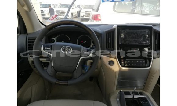 Buy Import Toyota Land Cruiser White Car in Import - Dubai in Aragatsotn Buy Import Toyota Land Cruiser White Car in Import - Dubai in Aragatsotn