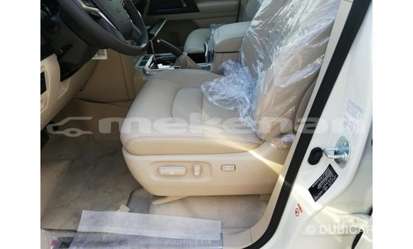 Buy Import Toyota Land Cruiser White Car in Import - Dubai in Aragatsotn Buy Import Toyota Land Cruiser White Car in Import - Dubai in Aragatsotn