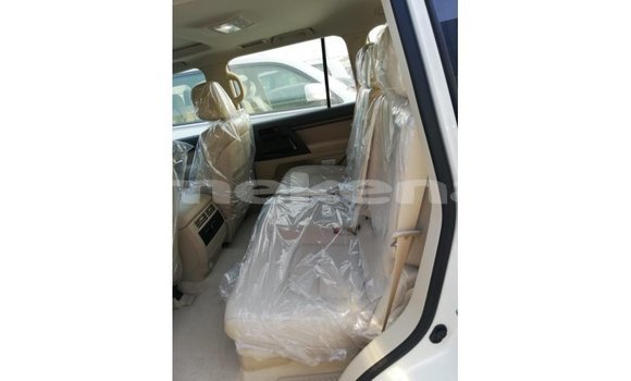 Buy Import Toyota Land Cruiser White Car in Import - Dubai in Aragatsotn Buy Import Toyota Land Cruiser White Car in Import - Dubai in Aragatsotn