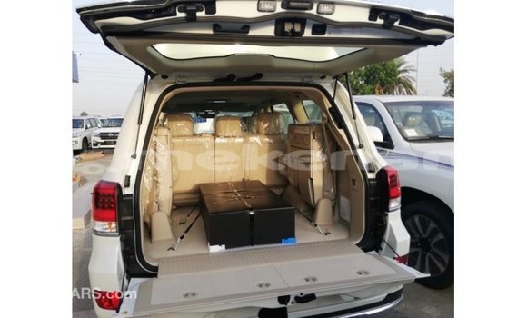 Buy Import Toyota Land Cruiser White Car in Import - Dubai in Aragatsotn Buy Import Toyota Land Cruiser White Car in Import - Dubai in Aragatsotn