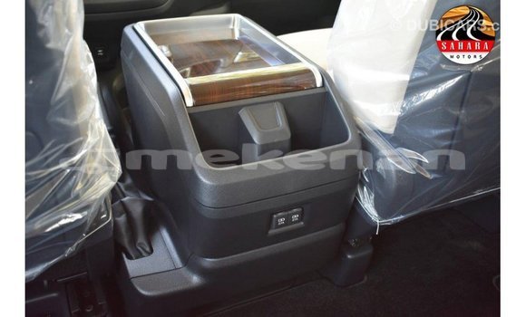 Buy Import Toyota Granvia White Car in Import - Dubai in Aragatsotn Buy Import Toyota Granvia White Car in Import - Dubai in Aragatsotn