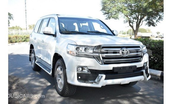 Buy Import Toyota Land Cruiser White Car in Import - Dubai in Aragatsotn Buy Import Toyota Land Cruiser White Car in Import - Dubai in Aragatsotn