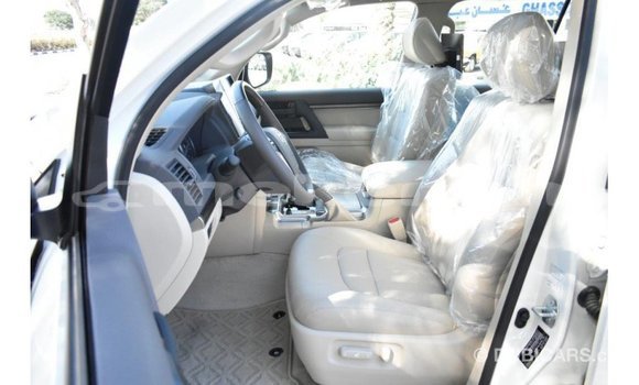 Buy Import Toyota Land Cruiser White Car in Import - Dubai in Aragatsotn Buy Import Toyota Land Cruiser White Car in Import - Dubai in Aragatsotn