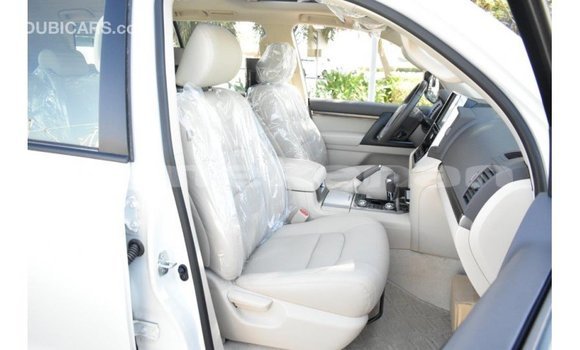 Buy Import Toyota Land Cruiser White Car in Import - Dubai in Aragatsotn Buy Import Toyota Land Cruiser White Car in Import - Dubai in Aragatsotn