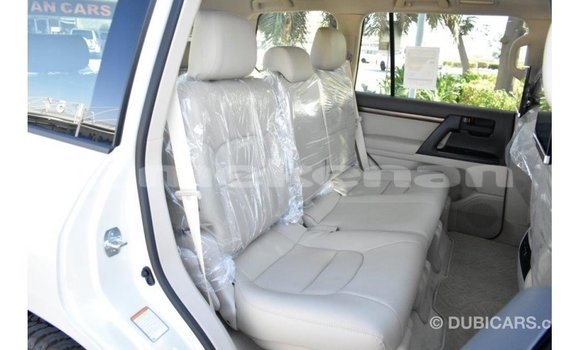 Buy Import Toyota Land Cruiser White Car in Import - Dubai in Aragatsotn Buy Import Toyota Land Cruiser White Car in Import - Dubai in Aragatsotn