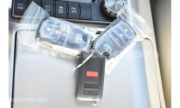 Buy Import Toyota Land Cruiser White Car in Import - Dubai in Aragatsotn Buy Import Toyota Land Cruiser White Car in Import - Dubai in Aragatsotn
