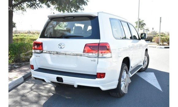 Buy Import Toyota Land Cruiser White Car in Import - Dubai in Aragatsotn Buy Import Toyota Land Cruiser White Car in Import - Dubai in Aragatsotn