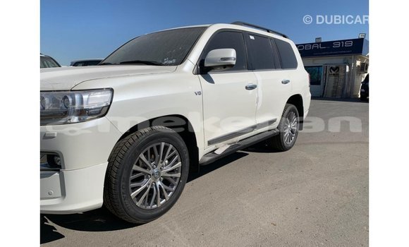 Buy Import Toyota Land Cruiser White Car in Import - Dubai in Aragatsotn Buy Import Toyota Land Cruiser White Car in Import - Dubai in Aragatsotn