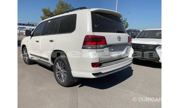 Buy Import Toyota Land Cruiser White Car in Import - Dubai in Aragatsotn Buy Import Toyota Land Cruiser White Car in Import - Dubai in Aragatsotn