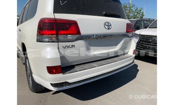 Buy Import Toyota Land Cruiser White Car in Import - Dubai in Aragatsotn Buy Import Toyota Land Cruiser White Car in Import - Dubai in Aragatsotn