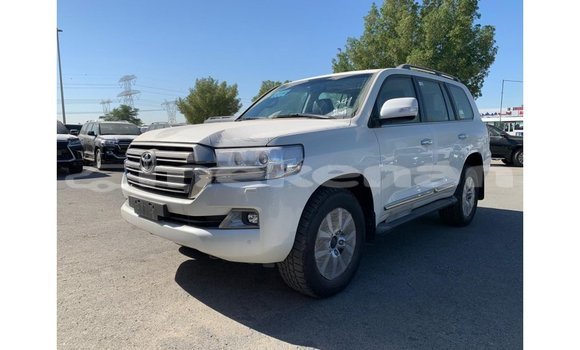 Buy Import Toyota Land Cruiser White Car in Import - Dubai in Aragatsotn Buy Import Toyota Land Cruiser White Car in Import - Dubai in Aragatsotn