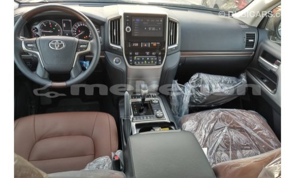Buy Import Toyota Land Cruiser White Car in Import - Dubai in Aragatsotn Buy Import Toyota Land Cruiser White Car in Import - Dubai in Aragatsotn