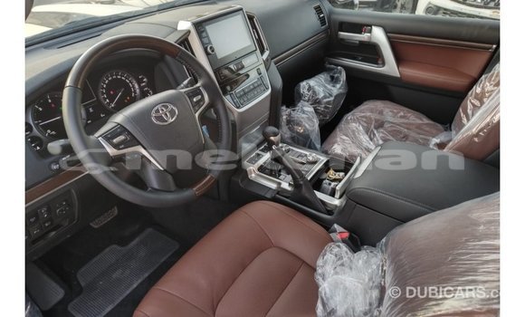 Buy Import Toyota Land Cruiser White Car in Import - Dubai in Aragatsotn Buy Import Toyota Land Cruiser White Car in Import - Dubai in Aragatsotn