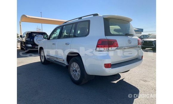 Buy Import Toyota Land Cruiser White Car in Import - Dubai in Aragatsotn Buy Import Toyota Land Cruiser White Car in Import - Dubai in Aragatsotn