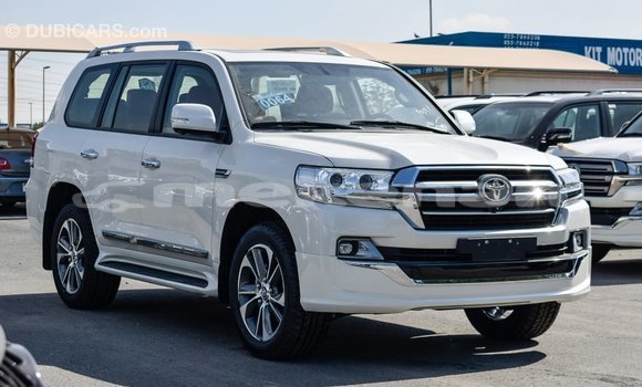Buy Import Toyota Land Cruiser White Car in Import - Dubai in Aragatsotn Buy Import Toyota Land Cruiser White Car in Import - Dubai in Aragatsotn