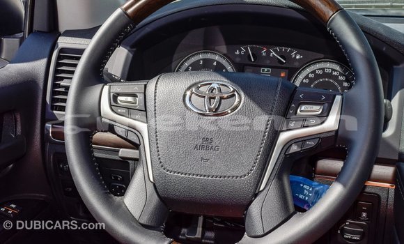 Buy Import Toyota Land Cruiser White Car in Import - Dubai in Aragatsotn Buy Import Toyota Land Cruiser White Car in Import - Dubai in Aragatsotn