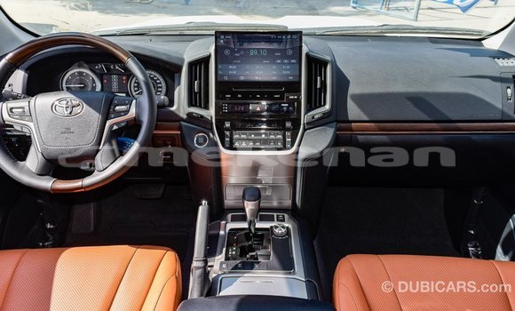 Buy Import Toyota Land Cruiser White Car in Import - Dubai in Aragatsotn Buy Import Toyota Land Cruiser White Car in Import - Dubai in Aragatsotn