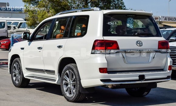 Buy Import Toyota Land Cruiser White Car in Import - Dubai in Aragatsotn Buy Import Toyota Land Cruiser White Car in Import - Dubai in Aragatsotn